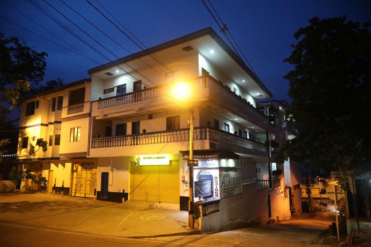 Hospedaje Aquel Almendro Santa Fe de Antioquia Exterior photo