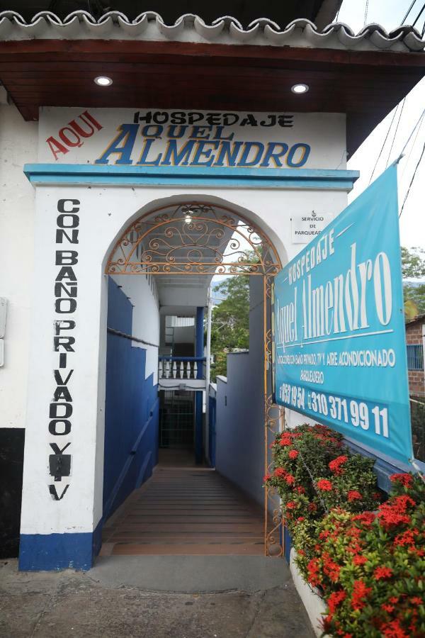 Hospedaje Aquel Almendro Santa Fe de Antioquia Exterior photo