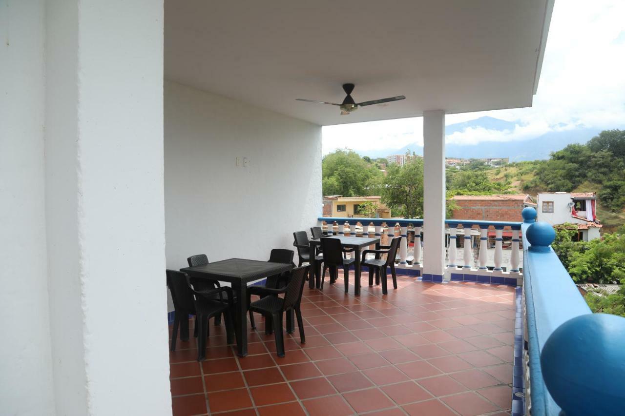 Hospedaje Aquel Almendro Santa Fe de Antioquia Exterior photo