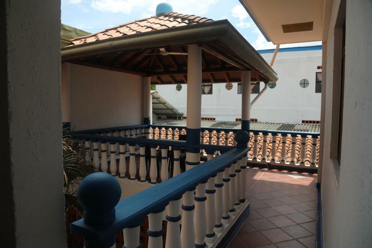 Hospedaje Aquel Almendro Santa Fe de Antioquia Exterior photo